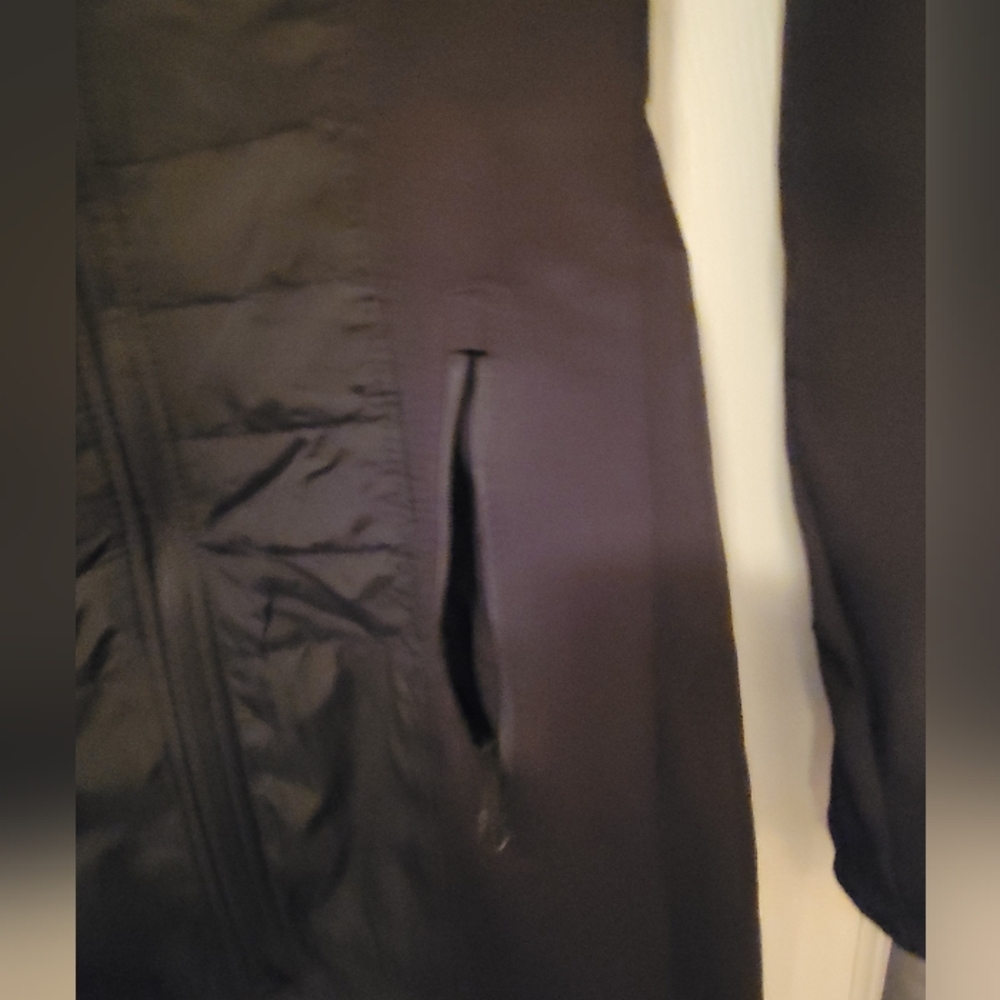 Bench Light Hooded Jacket - Picture 3 of 4